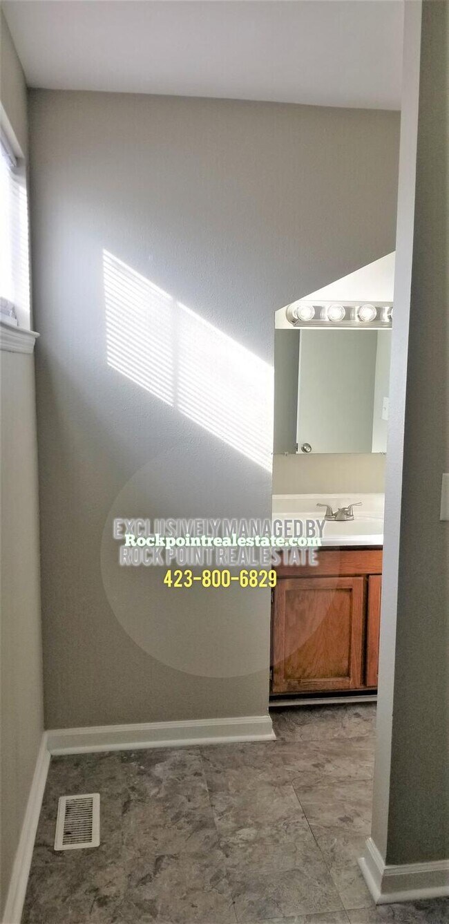 Building Photo - Great Townhome in Hixson!