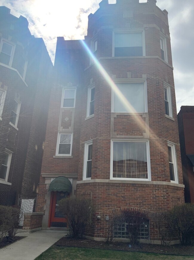 Primary Photo - 1519 E 71st Pl