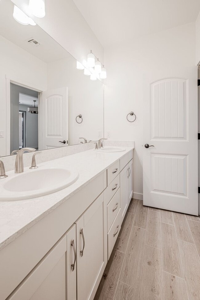 Building Photo - Stunning 3-Bedroom Home with Mountain Views in Tessera