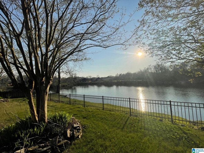 Building Photo - 295 Creekside Ln