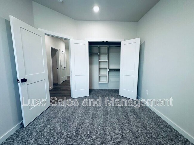 Building Photo - 16305 Villa Valeria Way