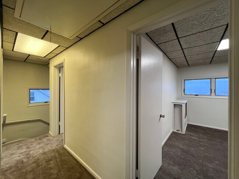 Building Photo - 304 Marie St