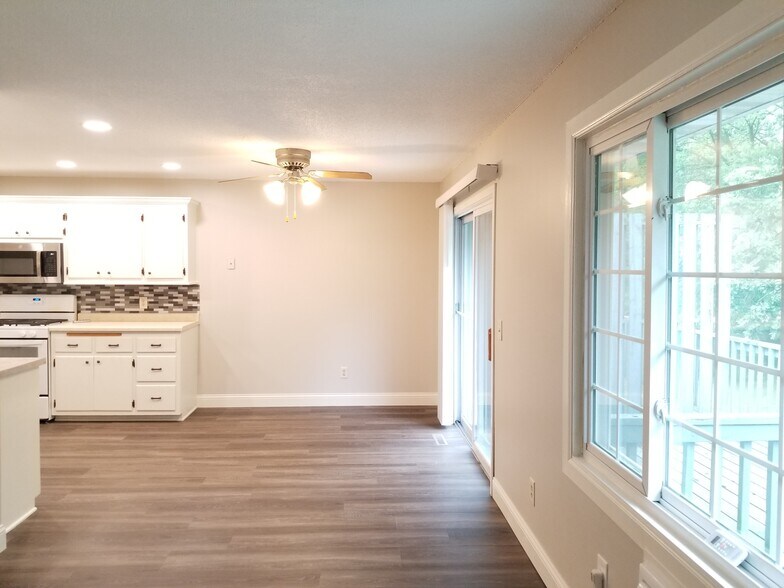 Building Photo - 220 Leighton Dr