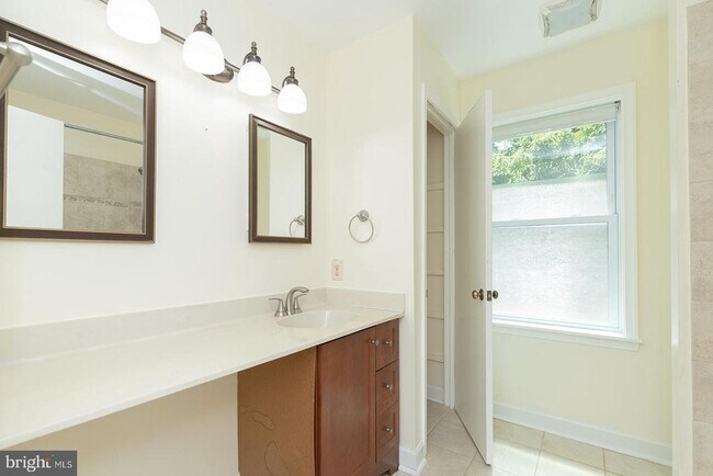 Building Photo - 15107 General Stevens Ct