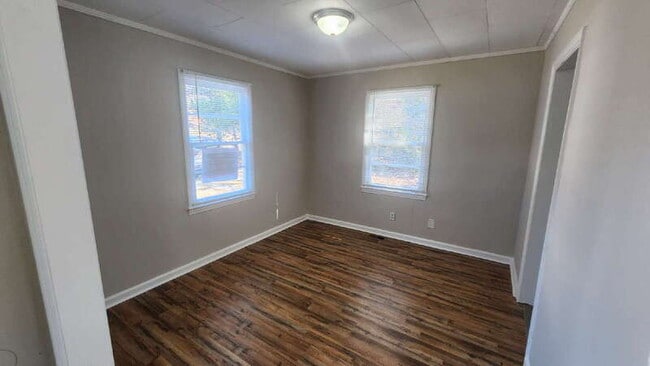 Building Photo - 112 Second St SW