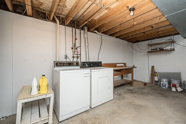 Building Photo - 2941 Park Valley Dr