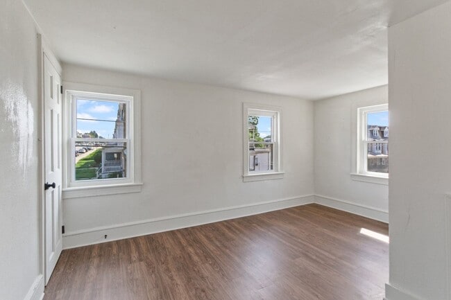 Building Photo - Cozy 3 Bedroom, 1.5 Bath Single Family Home!