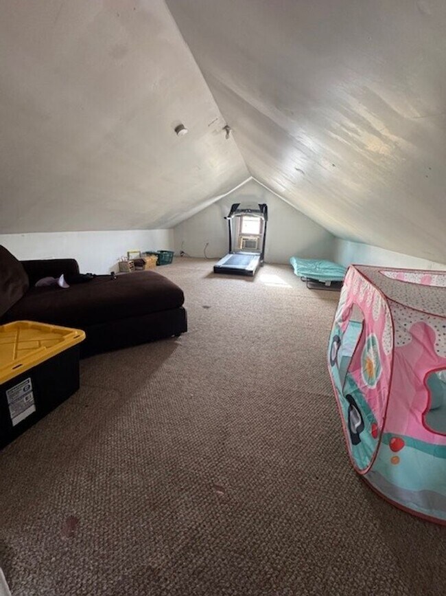 Building Photo - 805 S 5th Ave