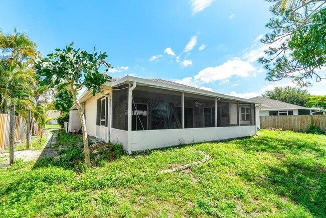 Building Photo - 7600 Cocoanut Dr