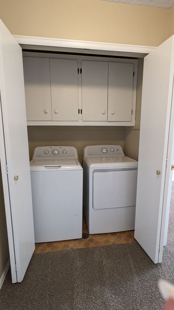 Building Photo - COZY TRI-LEVEL 3 BED/1.5 BATH WITH WOODBUR...