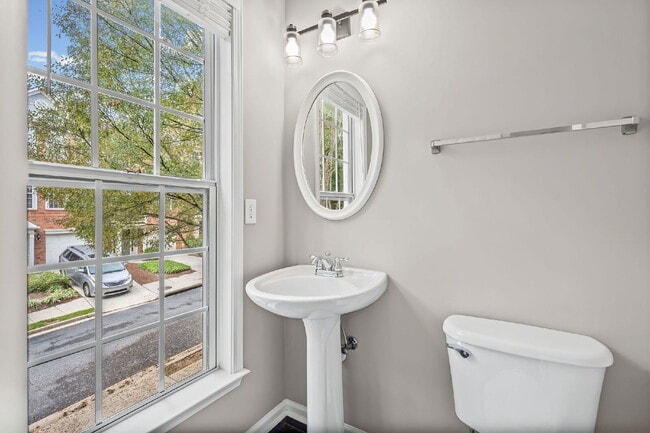 Building Photo - 5149 Manerdale Dr SE