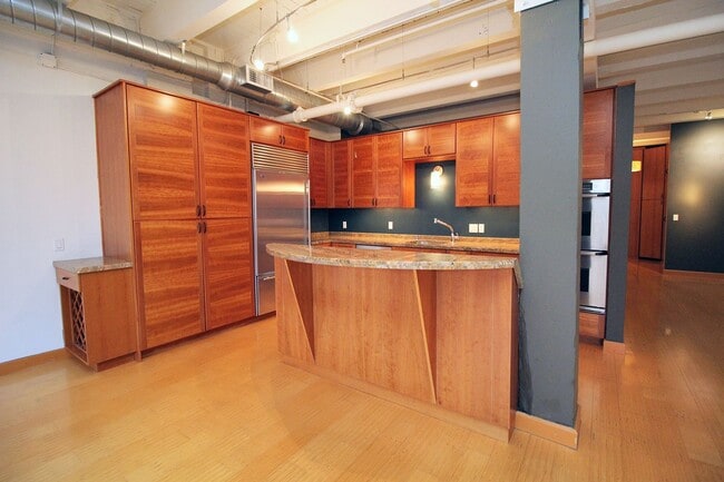 Building Photo - 416 NW 13th Ave