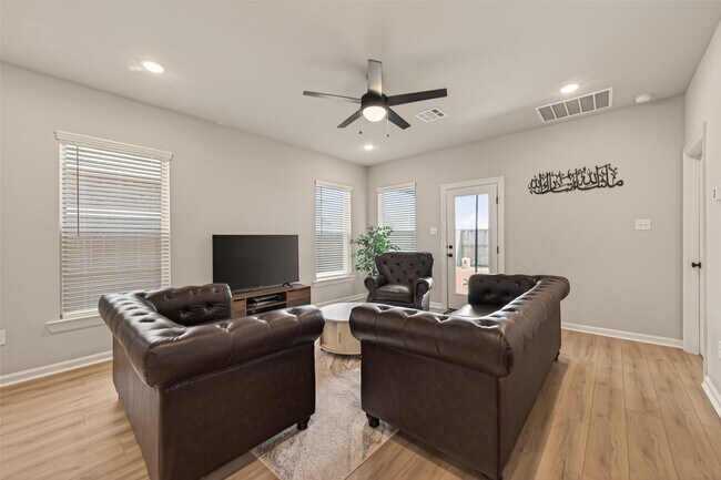 Building Photo - 1010 Gentle Nook Dr