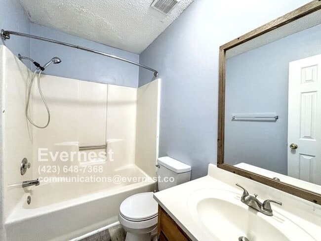 Building Photo - 1-Bedroom, 1-Bathroom Apartment in Conveni...