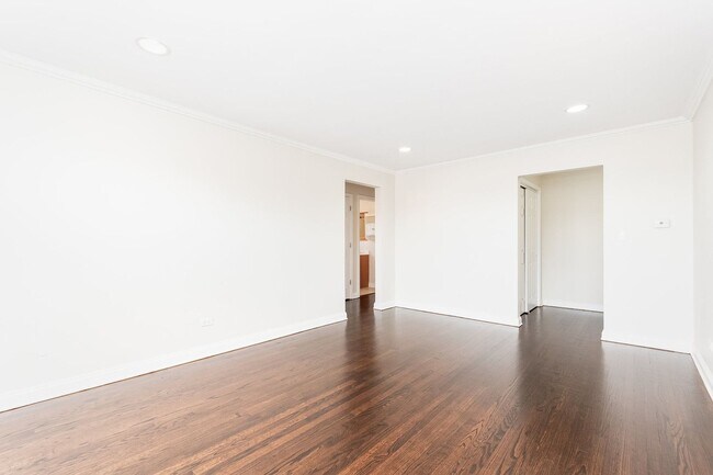 Building Photo - Charming 2-bedroom Condo in Skokie