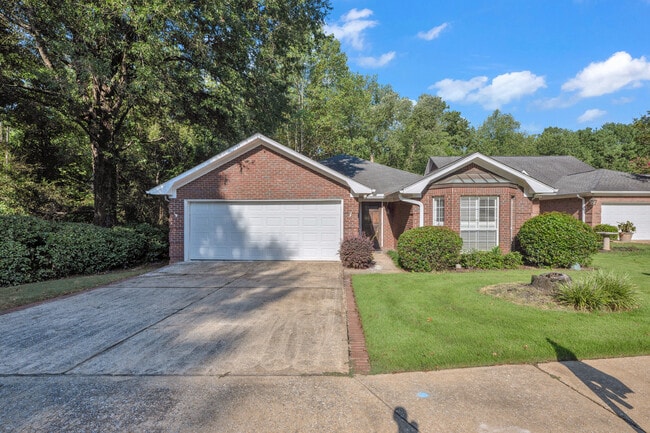 Building Photo - 2101 Fox Ridge Rd