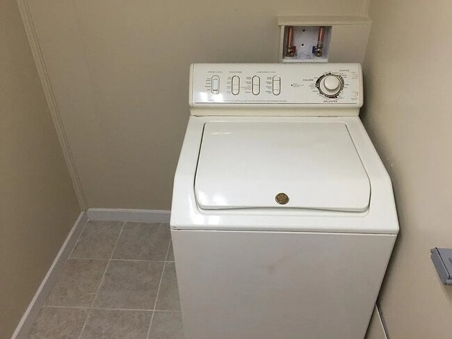 Building Photo - 4718 Ramona Blvd