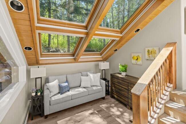 Building Photo - 215 Maple Ridge Ln