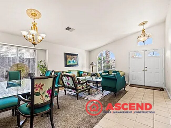 Building Photo - Stunning 4 Bedroom Home Off Brimhall Rd!