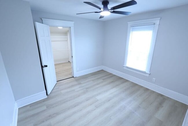 Building Photo - 686 East Ave