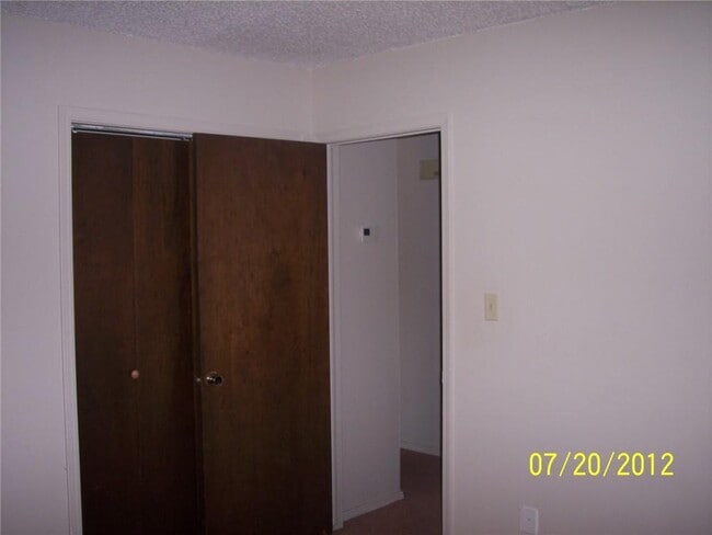 Building Photo - 211 S Carl St