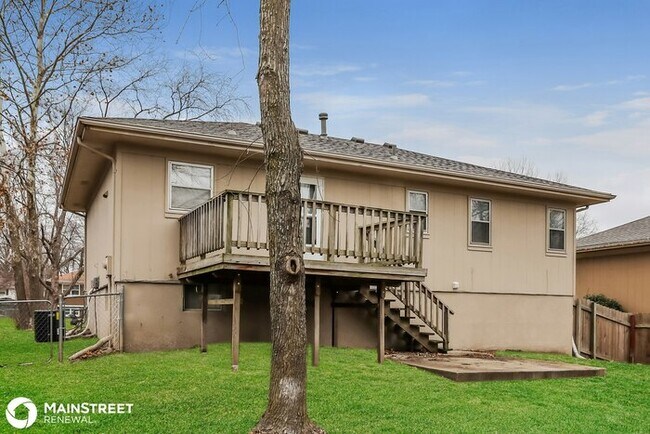 Building Photo - 509 W 5th Ct