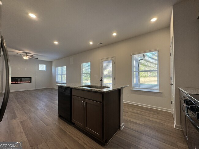 Building Photo - 190 Fair Oak Ln