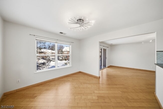 Building Photo - 8 Jennifer Dr