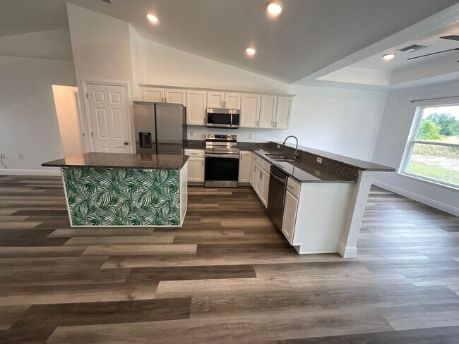 Building Photo - 500 dollars off firs month rent if move in by end of March!! .... Gorgeous Newer Custom Built Home