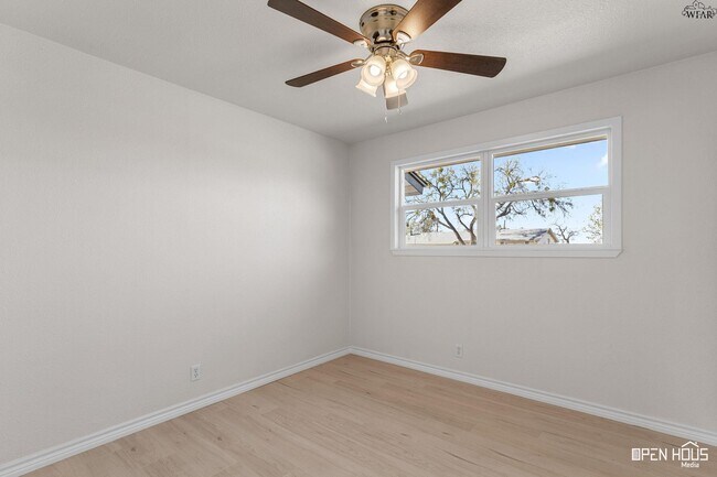 Building Photo - 3201 Cuba Ct