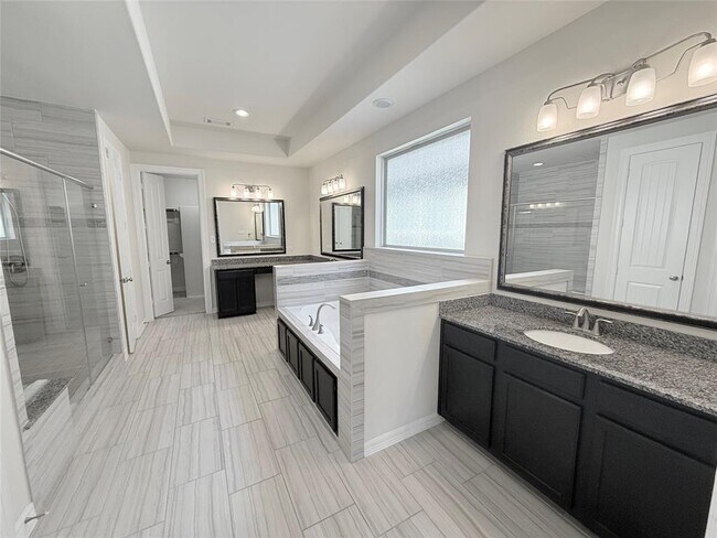 Building Photo - 13216 Green Hills Dr