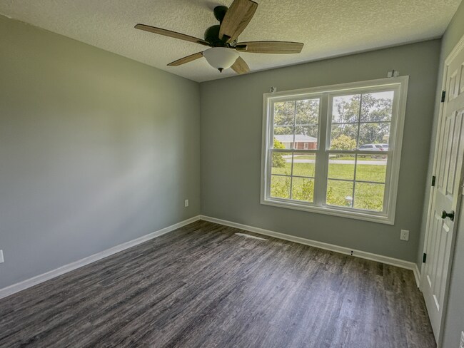 Building Photo - 1206 Lynn Terrace
