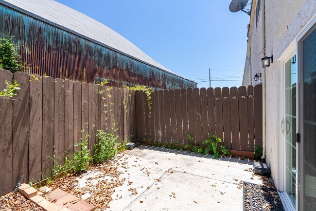 Building Photo - 350 Pismo St