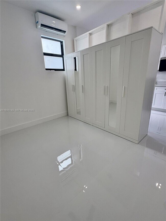 Building Photo - 15145 SW 30th St