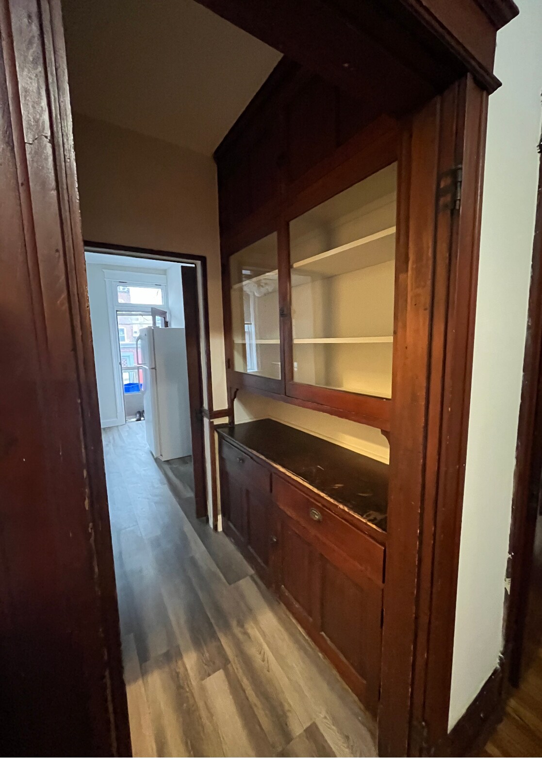 Butlers Pantry - 2020 Allen Ave