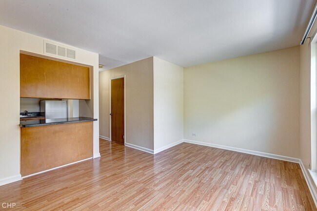 Building Photo - 5300 Carriage Way Dr