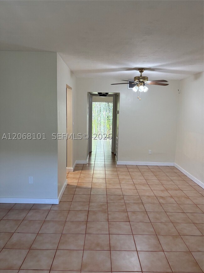 Building Photo - 16215 NE 18th Ct