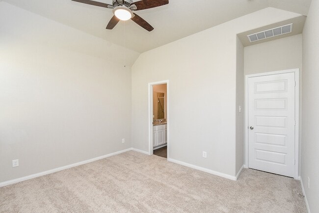 Building Photo - 14042 Chinook Dr