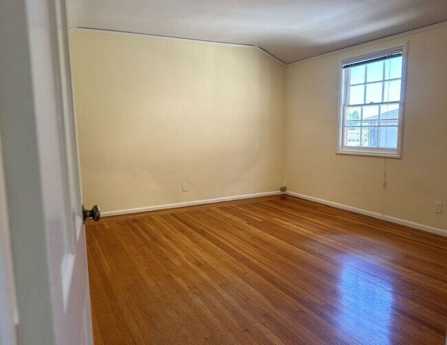 Building Photo - This is a Berkeley Lifestyle. | 3BR | 1.5BA | 1,450 SF | Just Steps from Campus