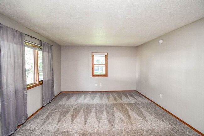 Building Photo - Charming 3-Bedroom Single Family Home – Pet Friendly!