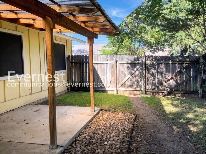 Building Photo - 204 W William Cannon Dr