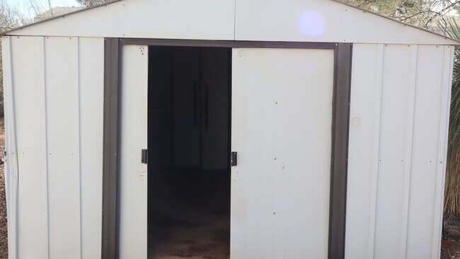 Building Photo - NICE MANUFACTURED HOME!