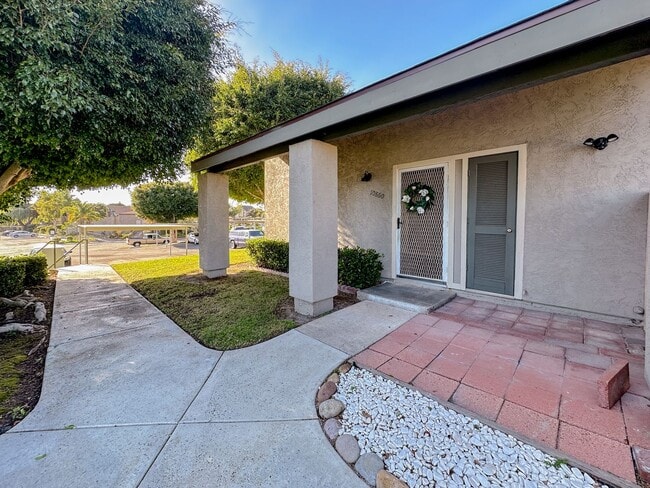 Building Photo - Completely Renovated 3+ Bed, 2 Bath Tierra...
