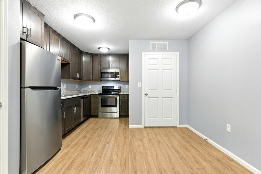 Primary Photo - 2557 W 3rd St