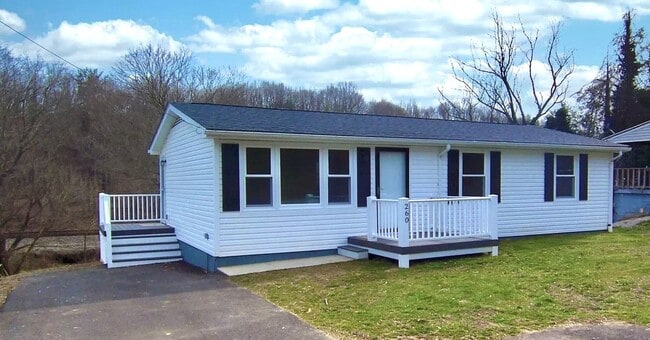 Primary Photo - Charming 3 Bedroom in Christiansburg, VA