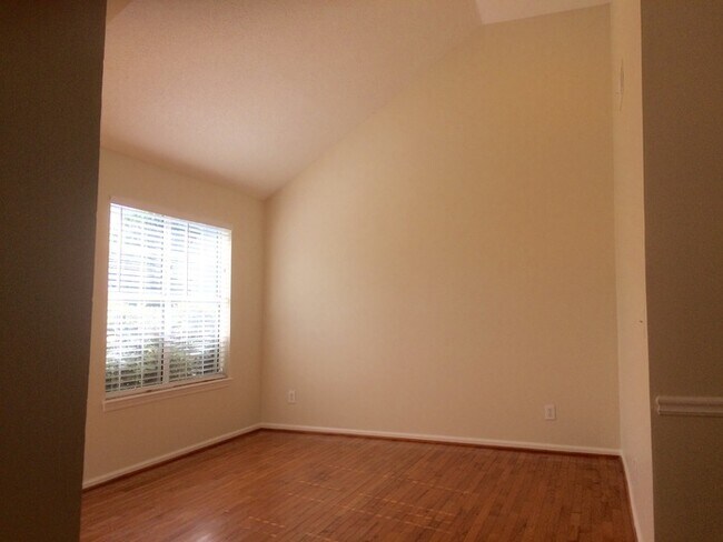 Building Photo - 713 Asbury Way