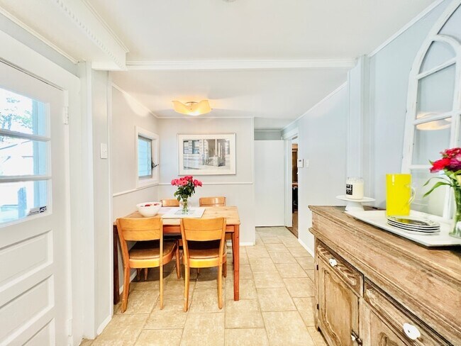 Building Photo - 301 Haviland Rd