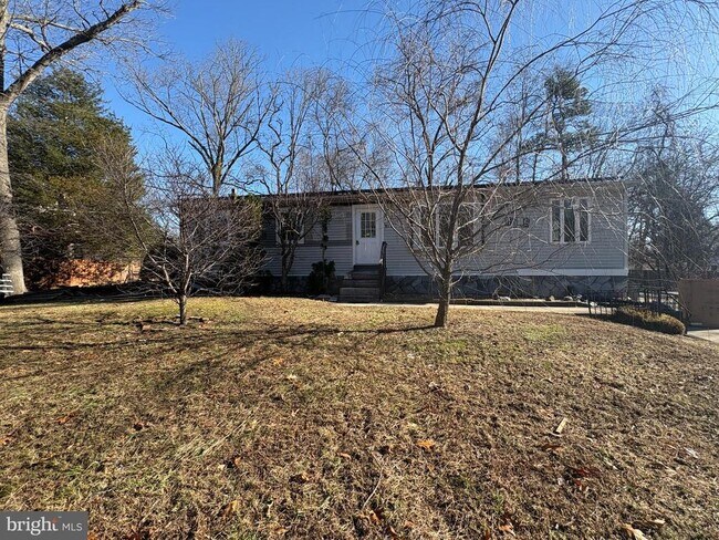 Building Photo - 916 Willow Ln