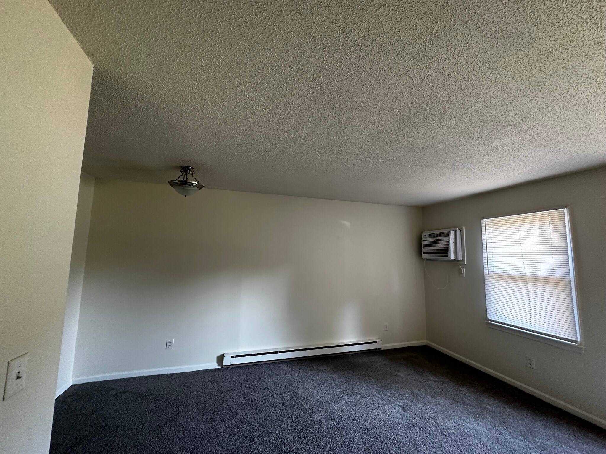 Building Photo - 112 Robbins Ave