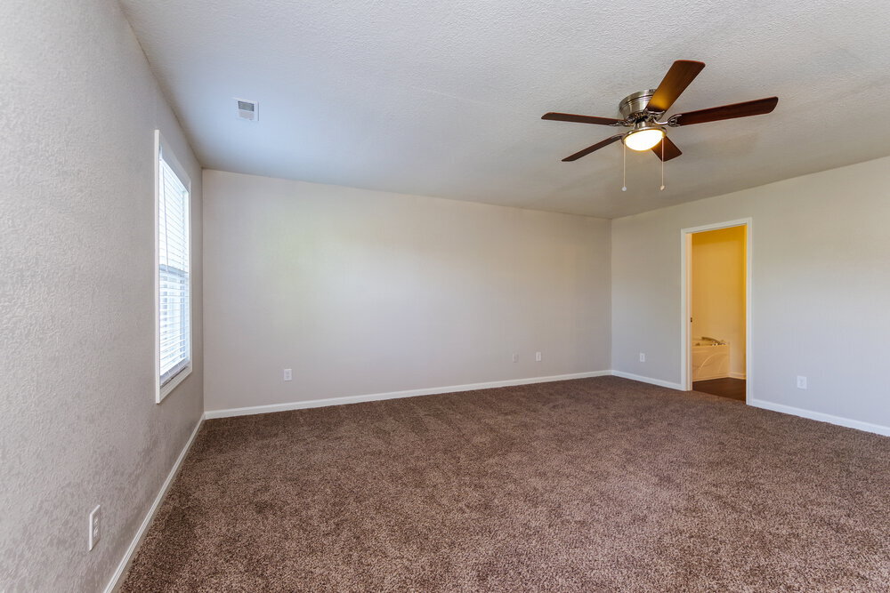 Building Photo - 304 E Pine Ridge Dr